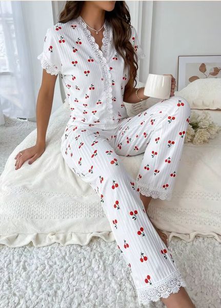 Зручний жіночий домашній комплект для сну та дому Perfect Cherry (1843-42-01) Білий S 1843-42-01 фото