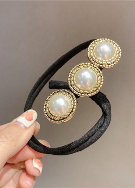 Жіноча заколка для волосся Three Pearls (1621-01) Чорний - 1621-01 фото